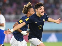 Kebuntuan Prancis pecah pada menit ke-84. Sundulan Mathis Lambourde membentur tiang, bola rebound disambar Ismail Bouneb masuk ke gawang.