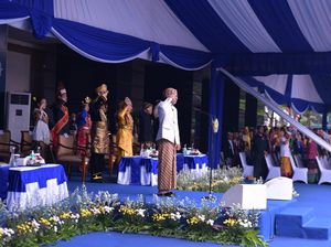 Potret Upacara Hari Guru Nasional dan Imbauan Nadiem Lanjutkan Merdeka Belajar Potret Upacara Hari Guru Nasional dan Imbauan Nadiem Lanjutkan Merdeka Belajar