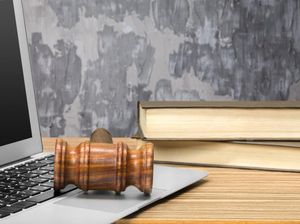 Jurnalis Sulteng Jadi Tersangka Usai Dipolisikan Istri Bupati Morowali Utara Jurnalis Sulteng Jadi Tersangka Usai Dipolisikan Istri Bupati Morowali Utara