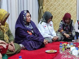 AMIN Vs Ganjar-Mahfud Ketat di Survei Polling Institute, Yenny Wahid Buka Suara AMIN Vs Ganjar-Mahfud Ketat di Survei Polling Institute, Yenny Wahid Buka Suara