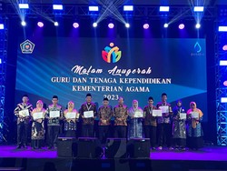 10 Guru Agama Islam Terbaik Raih Penghargaan Kemenag di HGN 2023