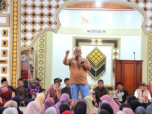 Kunjungi Solok, Andre Rosiade Bagikan Bantuan untuk Ibu Hamil-Lansia Kunjungi Solok, Andre Rosiade Bagikan Bantuan untuk Ibu Hamil-Lansia