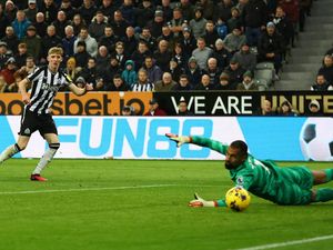 Diam-diam Liverpool Kejar Anthony Gordon