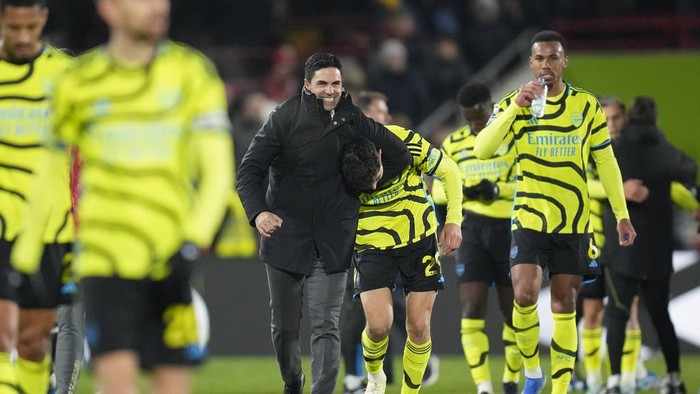 Arteta, Havertz Arsenal's manager Mikel Arteta celebrates with Arsenal's Kai Havertz at the end of the English Premier League soccer match between Brentford and Arsenal at the Gtech Community stadium in London, Saturday, Nov. 25, 2023. (AP Photo/Kirsty Wigglesworth)