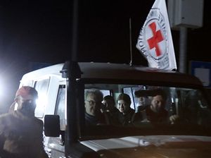 11 Sandera Hamas-33 Tahanan Palestina Kembali Dibebaskan