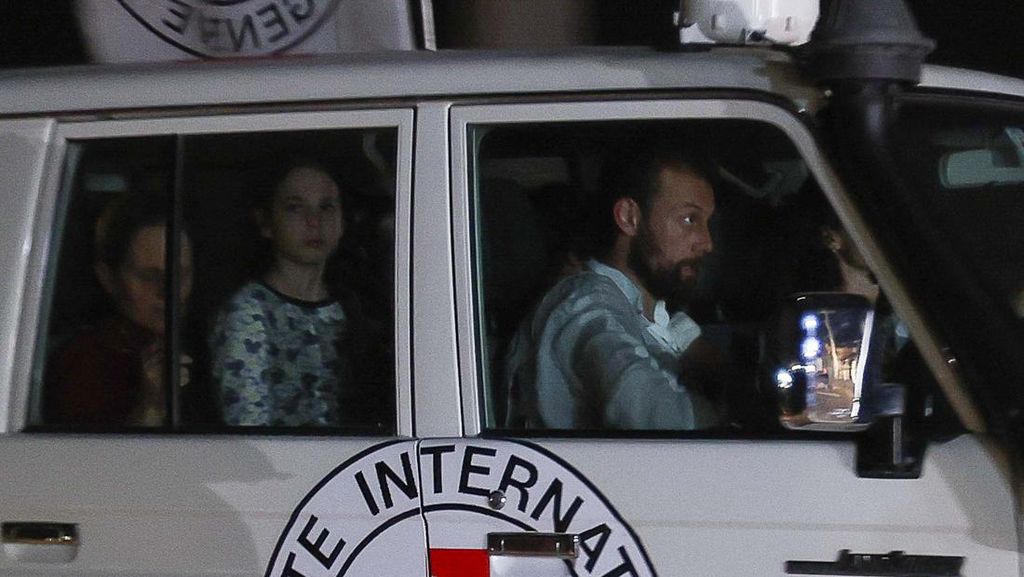 Detik-detik 24 Sandera Dibebaskan Hamas Detik-detik 24 Sandera Dibebaskan Hamas