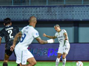 Ciro Sumbang Hattrick, Persib Bantai Dewa United 5-1