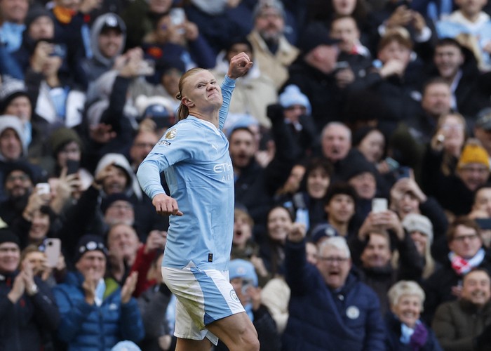 Soccer Football - Premier League - Manchester City v Liverpool - Etihad Stadium, Manchester, Britain - November 25, 2023 Manchester Citys Erling Braut Haaland celebrates scoring their first goal Action Images via Reuters/Jason Cairnduff NO USE WITH UNAUTHORIZED AUDIO, VIDEO, DATA, FIXTURE LISTS, CLUB/LEAGUE LOGOS OR LIVE SERVICES. ONLINE IN-MATCH USE LIMITED TO 45 IMAGES, NO VIDEO EMULATION. NO USE IN BETTING, GAMES OR SINGLE CLUB/LEAGUE/PLAYER PUBLICATIONS.
