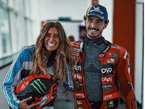 Bagnaia Tak Cuma Naik ke Puncak Klasemen, Tapi Naik Pelaminan Juga