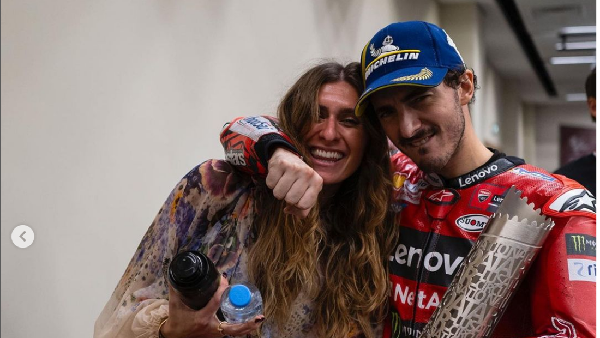 8 Potret Mesra Juara Dunia MotoGp Bagnaia dan Tunangannya yang Lebih Tua