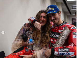 8 Potret Mesra Juara Dunia MotoGp Bagnaia dan Tunangannya yang Lebih Tua 8 Potret Mesra Juara Dunia MotoGp Bagnaia dan Tunangannya yang Lebih Tua
