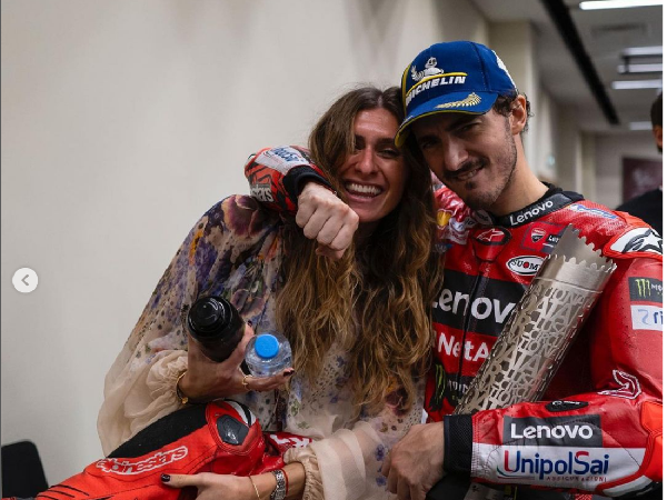 8 Potret Mesra Juara Dunia MotoGp Bagnaia dan Tunangannya yang Lebih Tua