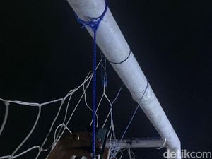 Geger Pria Tewas Gantung Diri di Mistar Gawang Sepakbola di Mataram Geger Pria Tewas Gantung Diri di Mistar Gawang Sepakbola di Mataram