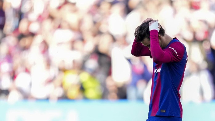 Barcelonas Joao Felix reacts at the end of a Spanish La Liga soccer match between Rayo Vallecano and Barcelona at the Vallecas stadium in Madrid, Spain, Saturday, Nov. 25, 2023. (AP Photo/Jose Breton)