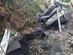 Mobil Terjun ke Jurang di Tikungan Tajam Cepogo Boyolali