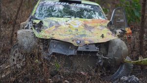Potret Mobil Eks Wagub Sumut yang Rusak Usai Tabrak Batu saat APRC