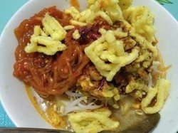 Uniknya Kupat Bongkok Khas Tegal yang Diracik Pakai Tempe Busuk
