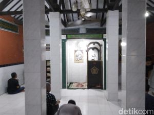 Menengok Masjid Tempat Berkumpulnya Wali Songo di Cirebon