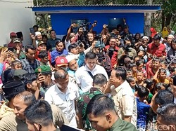 Resmikan 12 Sumur Bor, Menhan Prabowo Mandi Bersama Anak-anak Pamekasan
