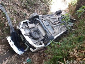 Tragedi Mobil Terjun ke Jurang 50 Meter di Tikungan Tajam Cepogo Boyolali Tragedi Mobil Terjun ke Jurang 50 Meter di Tikungan Tajam Cepogo Boyolali