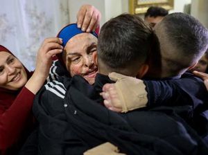 Ditahan Israel 8 Tahun, Israa Jabis Akhirnya Bertemu Keluarganya