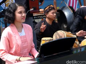 Perpaduan Musik Tradisional dan Modern ala Pelajar Bandung Perpaduan Musik Tradisional dan Modern ala Pelajar Bandung