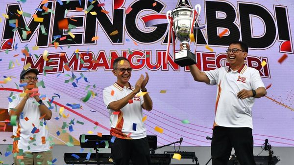 Melihat Lagi Acara Jalan Santai OJK ke-12