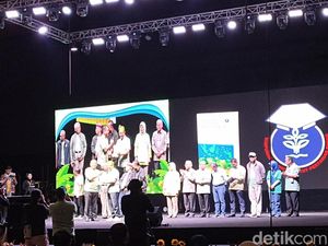 Puncak Reuni Akbar 60 Tahun, IPB Luncurkan Buku Putih Gagasan Besar Alumni