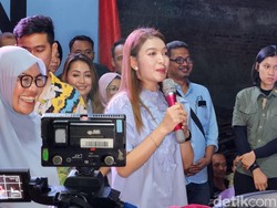 Dampingi Gibran, Selvi Ananda Ingatkan Ibu-ibu di Jakbar Rutin ke Posyandu