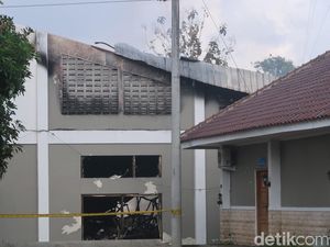 Suasana Terkini Pabrik Sarung Tangan yang Terbakar Hebat di Pleret Bantul Suasana Terkini Pabrik Sarung Tangan yang Terbakar Hebat di Pleret Bantul