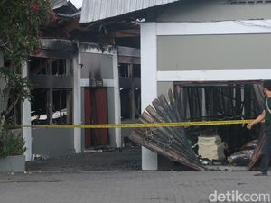 Setelah 9 Jam, Kebakaran Pabrik Sarung Tangan Bantul Akhirnya Padam Setelah 9 Jam, Kebakaran Pabrik Sarung Tangan Bantul Akhirnya Padam