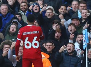 Selebrasi Lucu ala Trent Alexander-Arnold: Di Depan Fans Man City