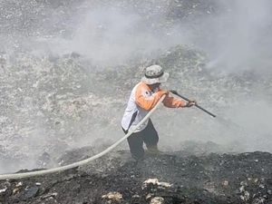 Baru 10 Hari Dinyatakan Padam, TPA Alak Kembali Terbakar Baru 10 Hari Dinyatakan Padam, TPA Alak Kembali Terbakar