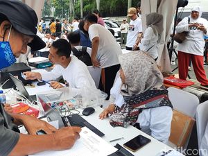 Booth KPU di Area CFD Dipadati Warga yang Ingin Pindah Lokasi Memilih