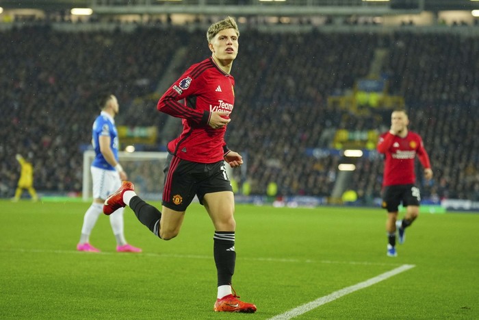 Manchester Uniteds Alejandro Garnacho celebrates after scoring his sides first goal during the English Premier League soccer match between Everton and Manchester United, at Goodison Park Stadium, in Liverpool, England, Sunday , Nov. 26, 2023. (AP Photo/Jon Super)