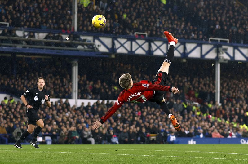 Soccer Football - Premier League - Everton v Manchester United - Goodison Park, Liverpool, Britain - November 26, 2023 Manchester United's Alejandro Garnacho scores their first goal Action Images via REUTERS/Jason Cairnduff NO USE WITH UNAUTHORIZED AUDIO, VIDEO, DATA, FIXTURE LISTS, CLUB/LEAGUE LOGOS OR 'LIVE' SERVICES. ONLINE IN-MATCH USE LIMITED TO 45 IMAGES, NO VIDEO EMULATION. NO USE IN BETTING, GAMES OR SINGLE CLUB/LEAGUE/PLAYER PUBLICATIONS.