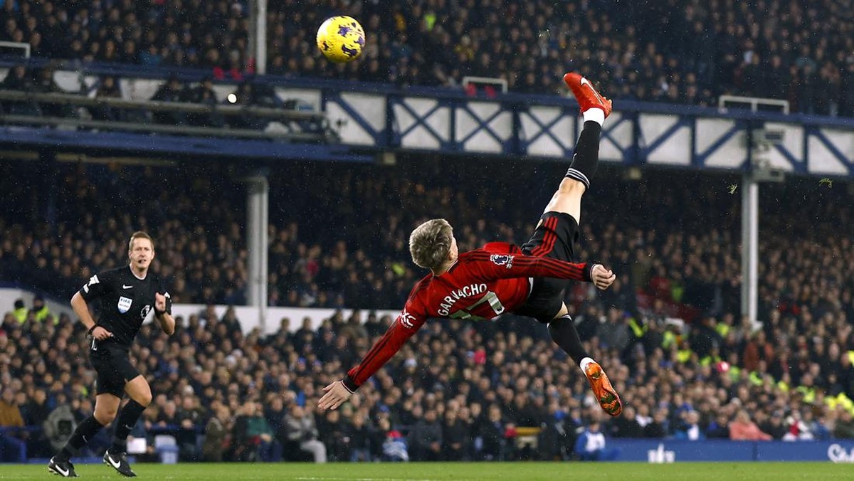 Gol salto Alejandro Garnacho ke gawang Everton. (Foto: JASON CAIRNDUFF/Action Images via REUTERS)