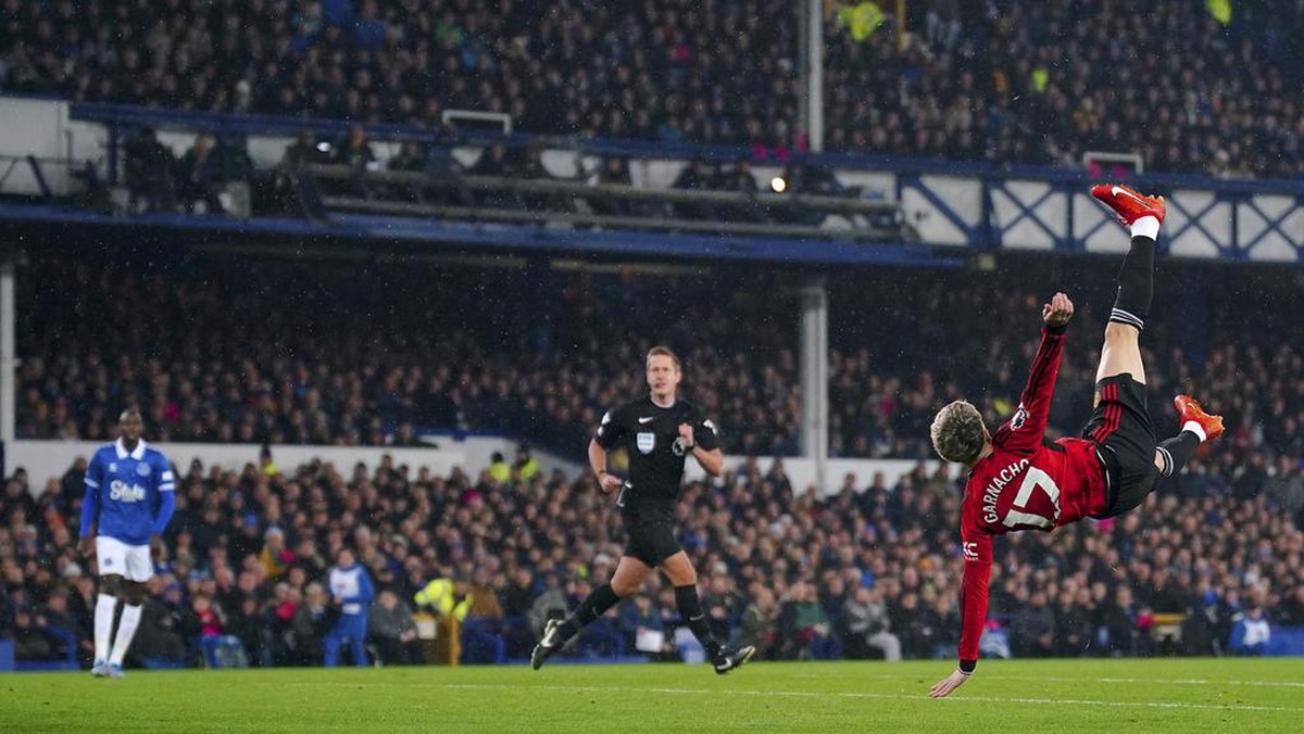 Gol salto Alejandro Garnacho ke gawang Everton (AP/Peter Byrne)