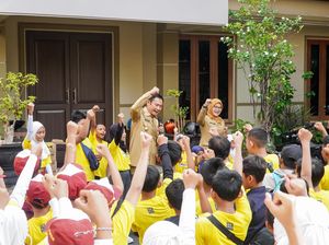 Kala Bupati Lamongan Mengajar Sejarah ke Anak-anak Kala Bupati Lamongan Mengajar Sejarah ke Anak-anak