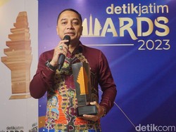 Pemkot Surabaya Raih Penghargaan Pembuka Lapangan Kerja Keluarga Miskin