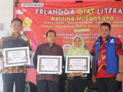 Meriahkan Hari Guru Nasional, Erlangga Giat Literasi Sambangi Kulon Progo