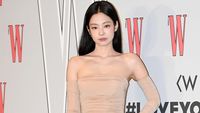 7 Gaya Jennie BLACKPINK Pakai Gaun Warna Kulit, Eksis Bareng Moon Ga Young