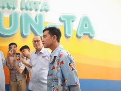 Gibran Kunjungi Sekretariat TKN Pemilih Muda Prabowo-Gibran Sebelum ke KPU