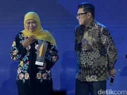 Gubernur Khofifah Sabet detikJatim Awards 2023 Berkat Jatim Cerdas