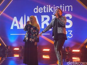 Duet Gubernur Khofifah-Nassar Bikin Pecah Panggung detikJatim Awards 2023!