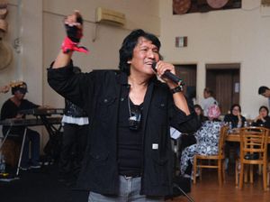 Potret Rumah Ikang Fawzi, Konsep Betawi yang Luas Banget! Potret Rumah Ikang Fawzi, Konsep Betawi yang Luas Banget!