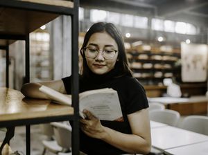 11 Manfaat Membaca Buku yang Wajib Kamu Ketahui 11 Manfaat Membaca Buku yang Wajib Kamu Ketahui