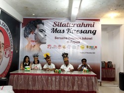 Kaesang Perkenalan dan Titip Diri saat Bertemu Relawan Jokowi di Papua