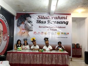 Kaesang Perkenalan dan Titip Diri saat Bertemu Relawan Jokowi di Papua Kaesang Perkenalan dan Titip Diri saat Bertemu Relawan Jokowi di Papua