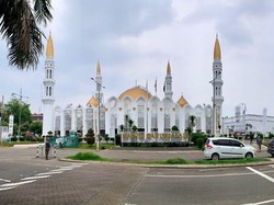 Kehadiran Imam Timur Tengah Jadi Daya Tarik Masjid Darussalam Cibubur